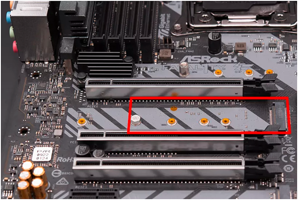 如何在电脑主板上安装M.2 SSD固态硬盘