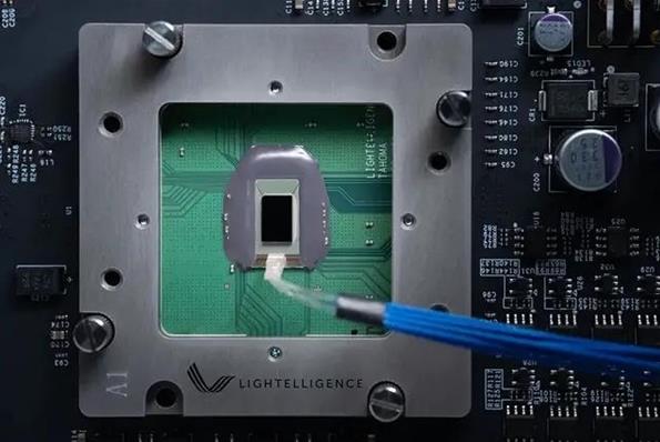中国公司发布全新光子芯片：比GPU快数百倍